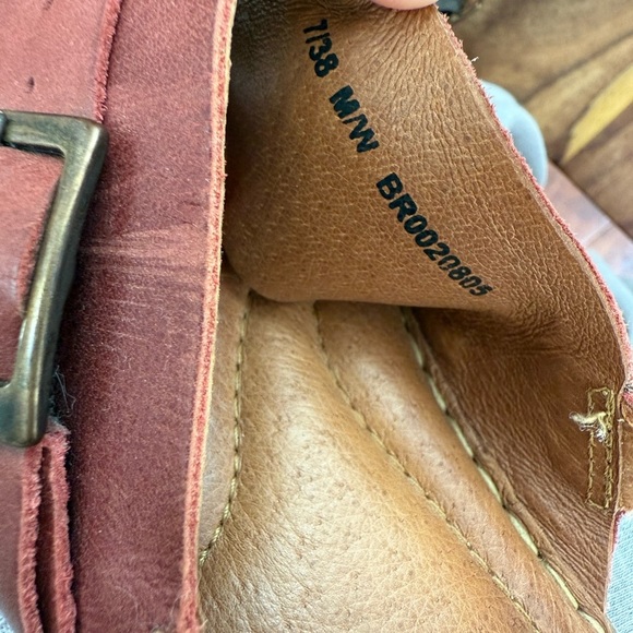 BORN Women's Red Leather Sandals - Picture 7 of 7